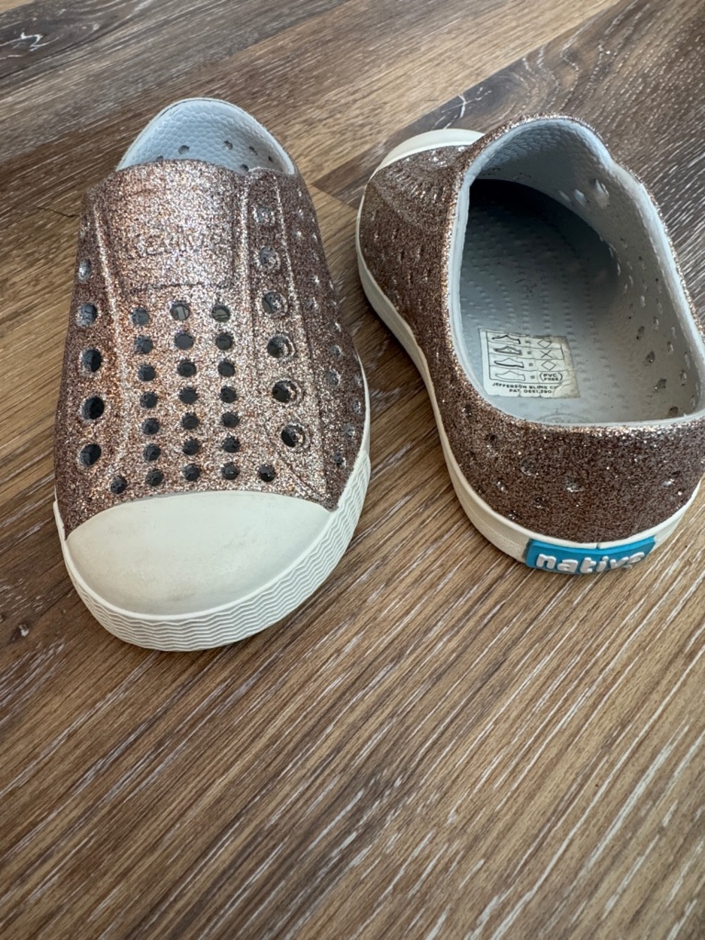 Native Kids Glitter Slip-On Sneakers in Rose Gold and White Like New! size C6